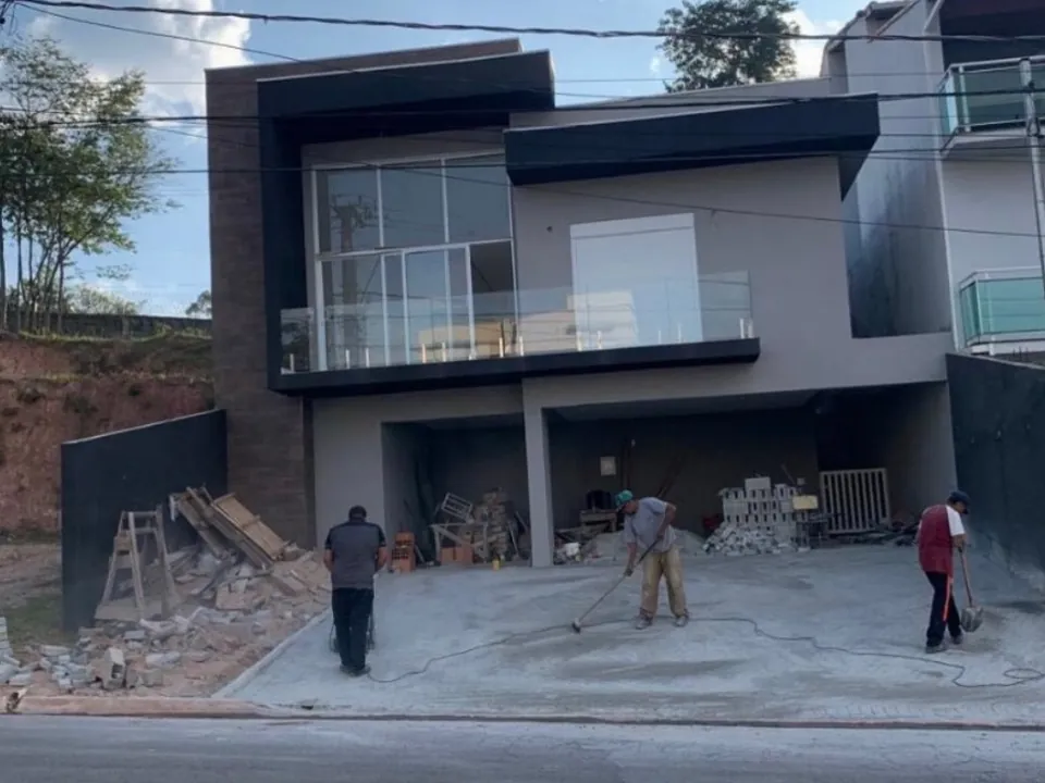 Sobrado de fachada contemporânea em fase final de obra